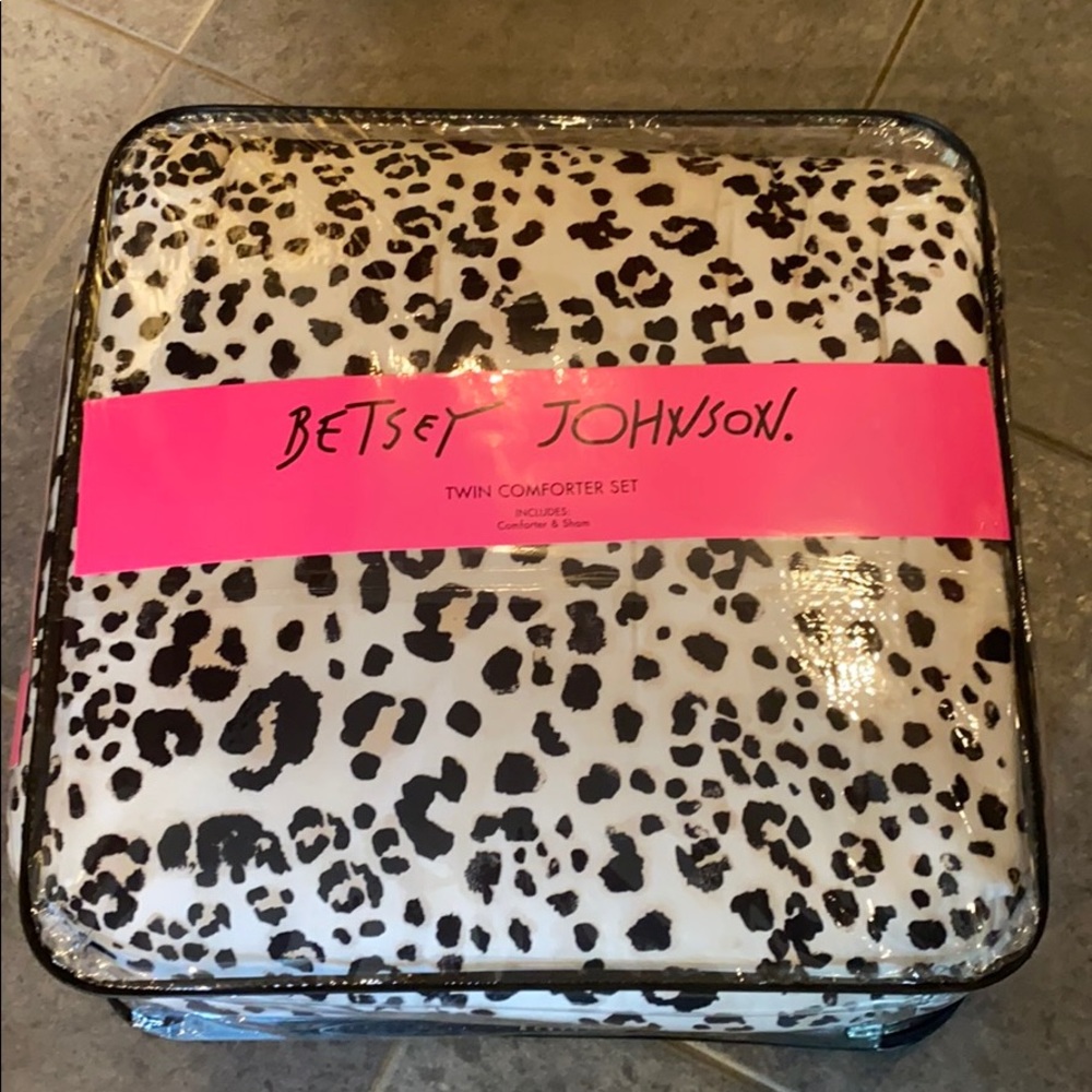 Betsey Johnson twin leopard comforter set